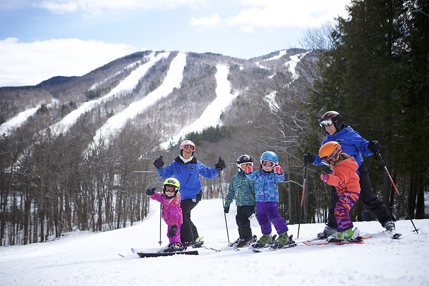 Group of kids on skis with instructors