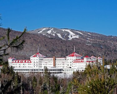 Mtwash omni mt washington resort winter exterior mountains1