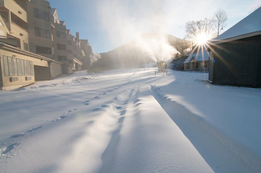 Snowmaking base of Loon