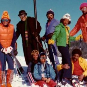 Do you know of the history of the National Brotherhood of Skiers? Check out the 🔗 in bio to read about how the NBS Summit laid the first tracks for black skiing. #skinewhampshire #blackhistorymonth @outsidemagazine
