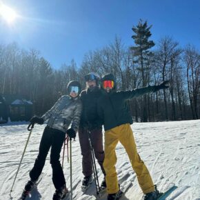 Runs are groomed and skies are blue! Come celebrate the leap year with us and soak up some 🌞

#dartmouthskiway 
#sᴋɪᴛʜᴇᴇᴀsᴛ 
#shred