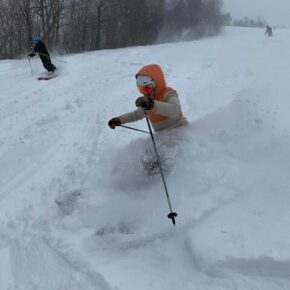 You may not know it, but some ski areas in New Hampshire received up to 12" of snow overnight! Visit the Powder Alert link in bio to learn more. #skinewhampshire