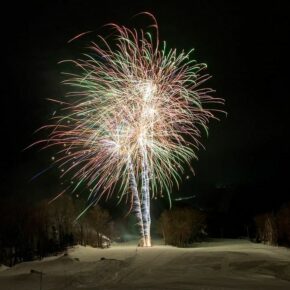 Still looking for something to do this New Year's Eve?
There is something for everyone from fun family events with fireworks to après specials and live bands! Link in bio.

#NewHampshire #letsgoskiing #newhampshirelife #snowday #skiarea #powderday #SkiNewHampshire #ski #SkiNH #snowboard #skiing #HappyNewYear