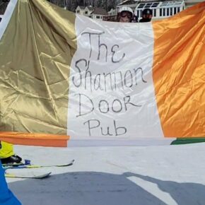 We really had a great time this past weekend with kids at Black Mountain in Jackson, NH celebrating St. Patrick's Day a little early with the crew from The Shannon Door Pub & Restaurant!

Thank you to our sponsors at Andes Ski Shop & Story Land for the schwag bag goodies!

#stpatricksday #alpineskiing #skiing #ski #skitheeast #indypass #leprechaun 

@blackmtnnh @andes.ski.shop @storylandnh @nbean1966 @skinewhampshire @indyskipass
