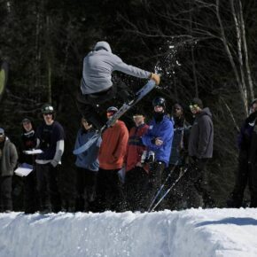 Selects from yesterday’s ‘Back In The Day’ Old School Pipe Jam. Kudos to our @ragged_parks crew for building and shaping this work of art and thanks to all of those who participated.
📷: @kymatzke 
#raggedmtn | #halfpipe | #snowboarding