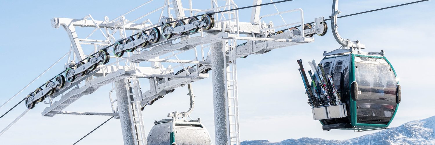 24 Gondola In The Snow